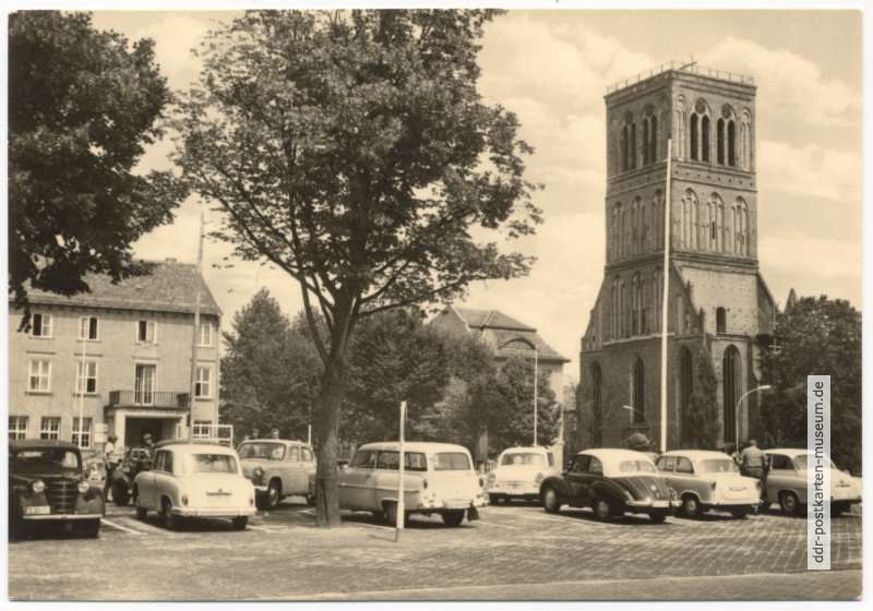 Marktplatz mit Nikolaikirche - 1968