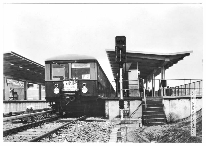 Berliner S-Bahn im Endbahnhof Ahrensfelde - 1984