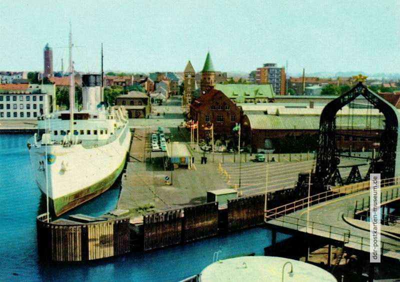 Ansichtskarte mit Hafen von Trelleborg für Gäste der Schwedenfähre "Saßnitz" - 1961