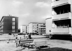 Springbornstraße mit Neubauten und Sandkasten - 1967