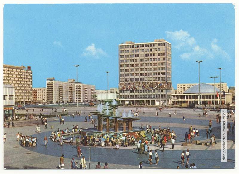 Alexanderplatz, Brunnen der Völkerfreundschaft - 1977