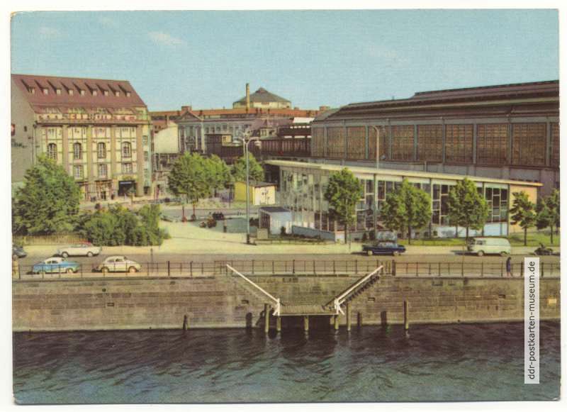 Bahnhof Friedrichstraße mit GüSt. (Tränenpalast) - 1964