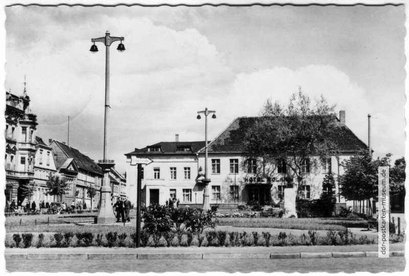 Stalin-Platz (später Rolandplatz), Hotel "Roland" - 1958 / 1961