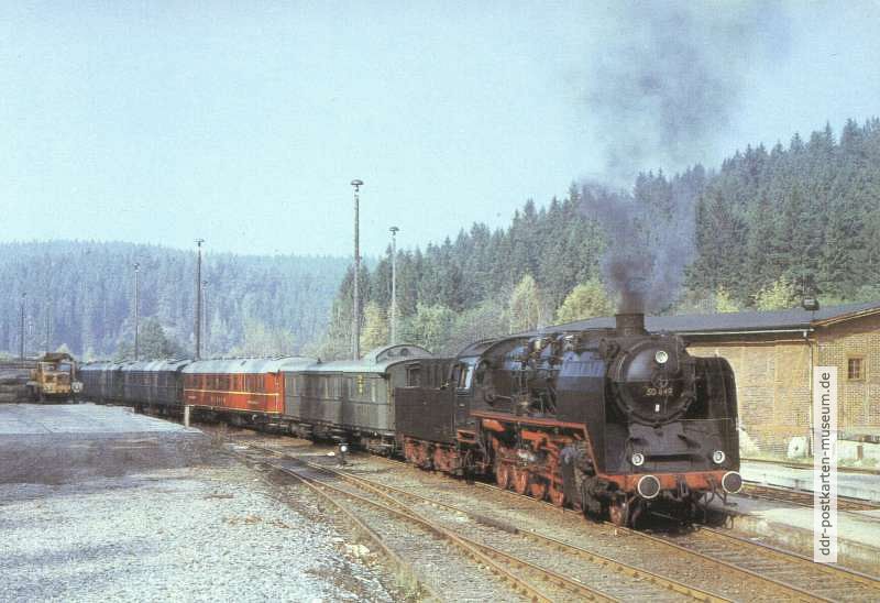Dampflok 50 849 mit Güterzug im Bahnhof Schönheide Süd - 1990