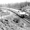 Dieselzug "Karlex" bei der Durchfahrt des Haltepunktes Jößnitz in Richtung Berlin - 1982