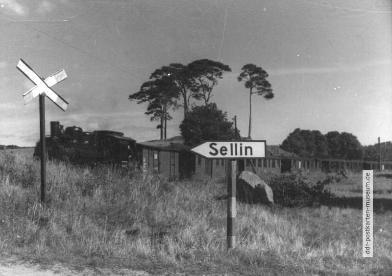 Kleinbahn "Rasender Roland" vor Ankunft in Sellin - 1969