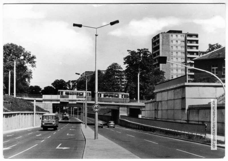 Straßenbahnbrücke über die Haupterschließungsstraße am Kleistpark - 1988