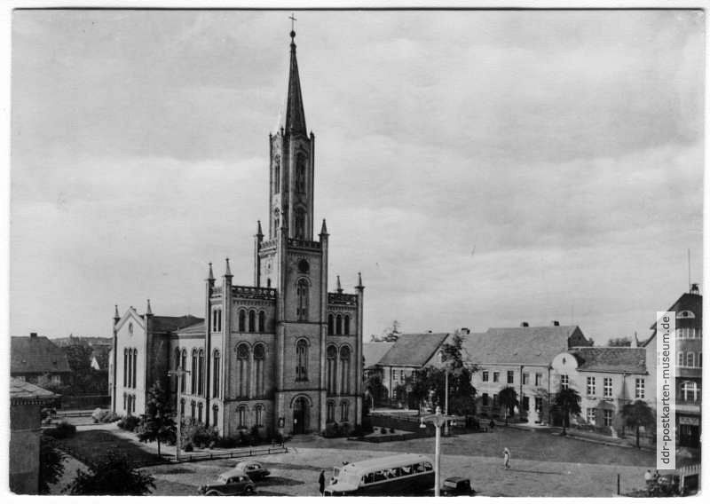 Marktplatz und Evangelische Stadtkirche - 1965