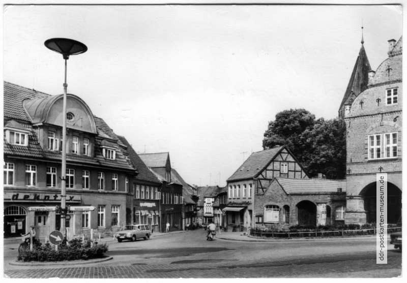 Marktplatz mit Rathaus und Wollenbrügger Straße - 1980