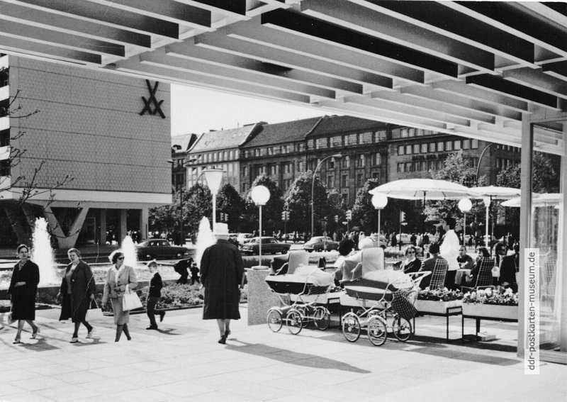 Berlin-Mitte, Cafe "Lindencorso" Unter den Linden - 1966