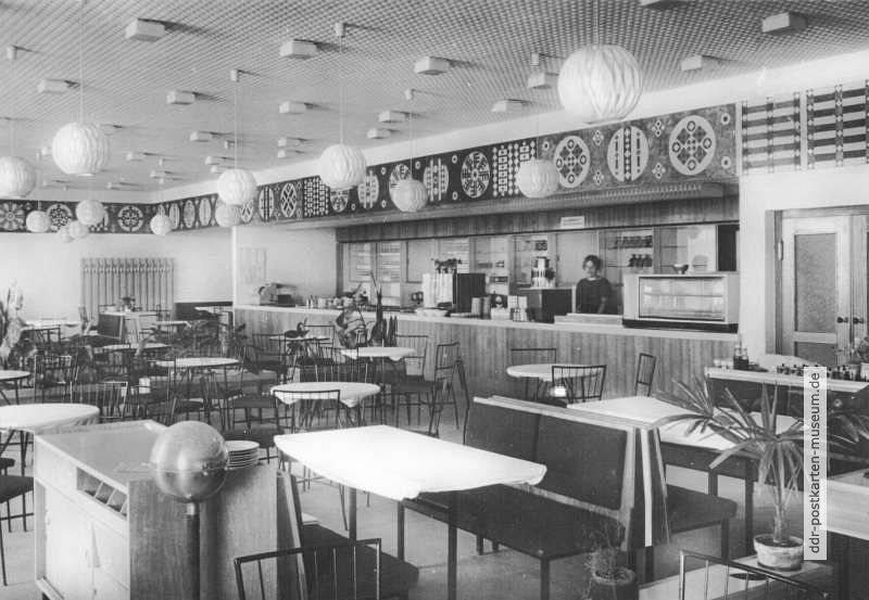 Halle-Neustadt, Cafe in der HO-Gaststätte "Treff" - 1970-Treff