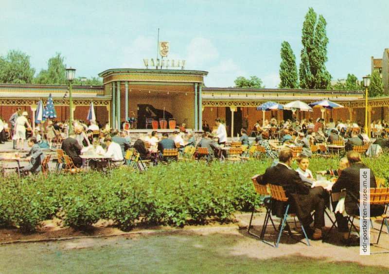 Gartenrestaurant des "Cafe Warschau" mit Musikpavillon - 1966