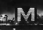 Gigantische Lichtwerbung am Gebäude der Mannheimer Versicherung in Mannheim - 1967