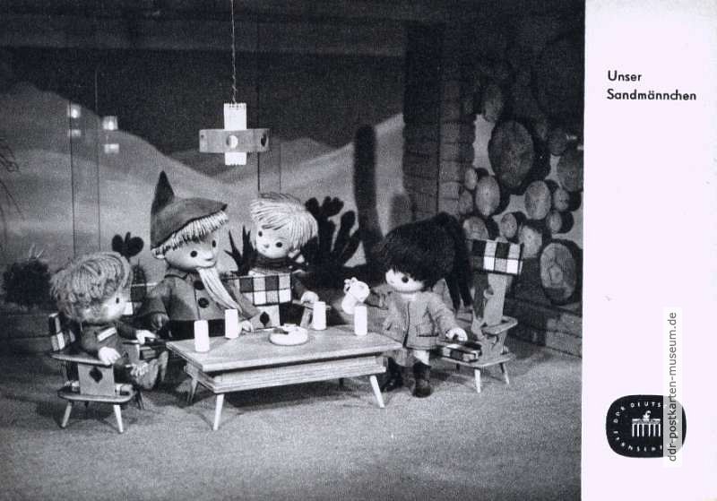 Karte S 117 von 1969 - Sandmann trinkt Milch mit Kindern