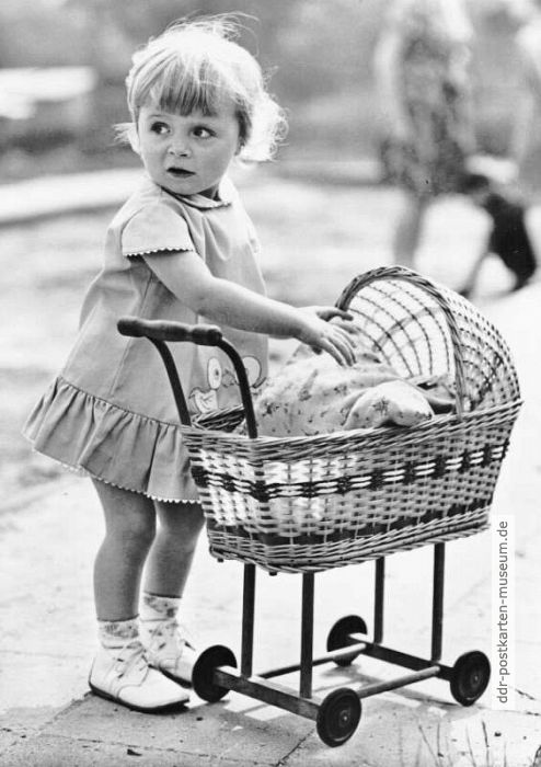 Junge Puppenmutter - 1968