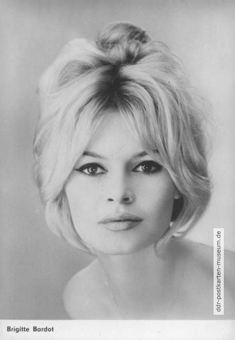 Sogar Filmstar Brigitte Bardot gab es auf einer DDR-Ansichtskarte - 1968