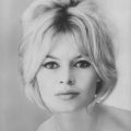Sogar Filmstar Brigitte Bardot gab es auf einer DDR-Ansichtskarte - 1968