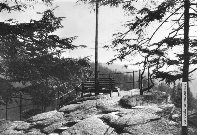 Der Katzenstein am Tal der Schwarzen Pockau bei Pobershau - 1966