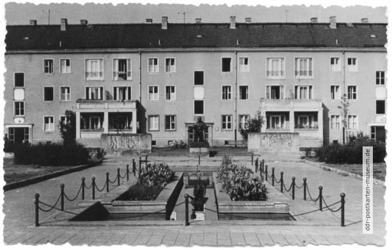 Heinrich-Heine-Platz mit Denkmal - 1959