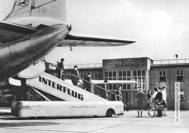 Flughafen Dresden-Klotzsche, Gangway an "IL 18" - 1964