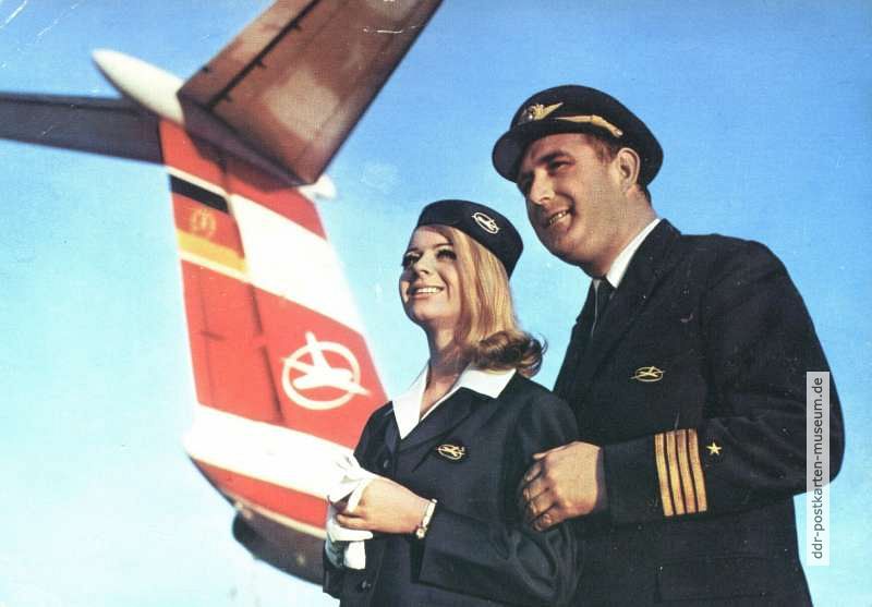 Interflug-Stewardess und Flugkapitän - 1970