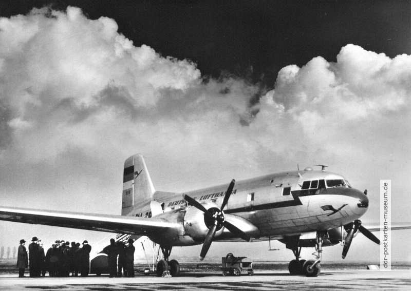 Mittelstreckenflugzeug "IL 14" mit 26 Sitzplätzen vor dem Start - 1957