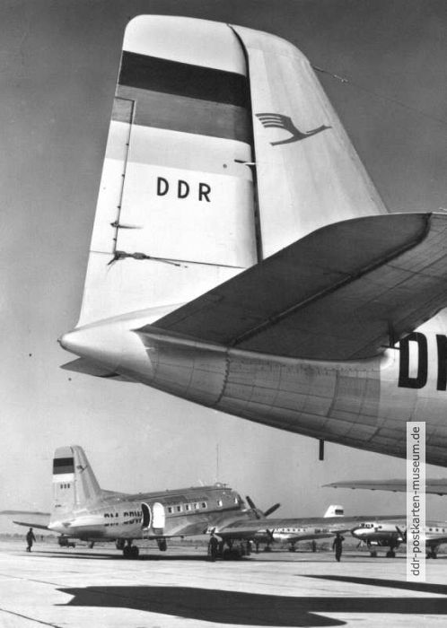 Mittelstreckenflugzeug "IL 14" auf dem Flughafen Berlin-Schönefeld - 1956
