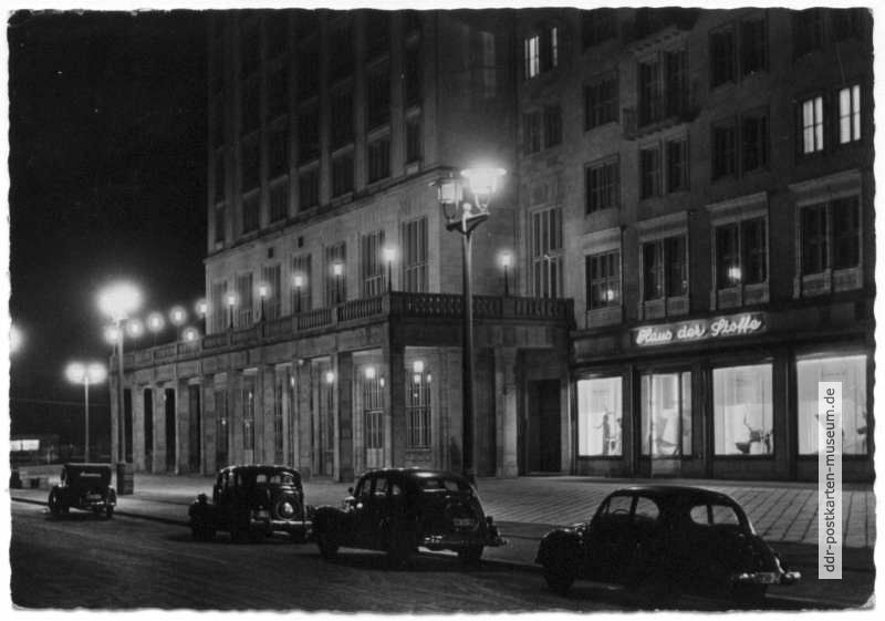 Cafe "Stadt Prag" bei Nacht - 1956