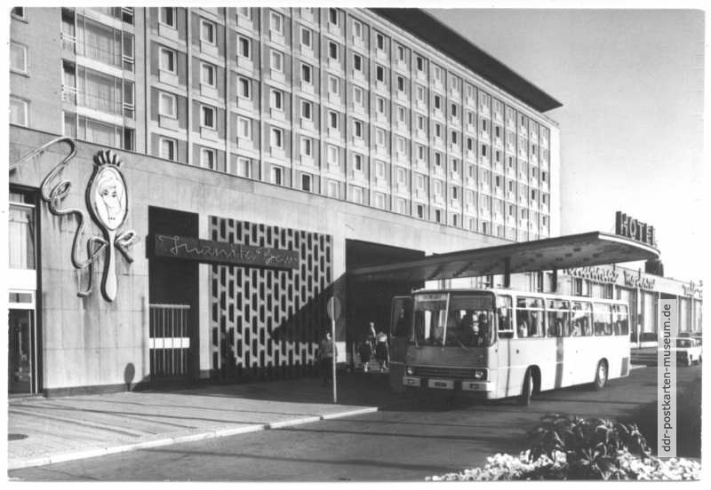 Hotel "International", Eingang mit "Juanita-Bar" - 1980
