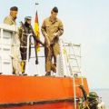 Spezialausbildung auf modernen feuerlöschbooten ermöglicht zu Wasser Brände zu bekämpfen - 1986
