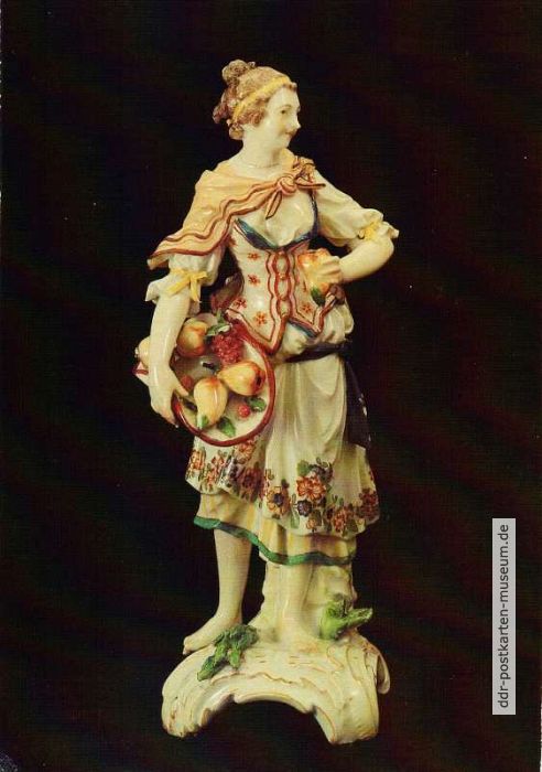 Märkisches Museum, Porzellanfigur "Schäferin mit Früchten" von F.E. Meyer 1764 KPM - 1988