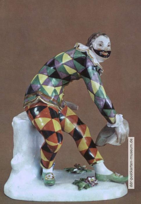 Porzellansammlung, Harlekin mit Maske zum Themenkreis der "Italienischen Komödie" 1740 J.J. Kaendler - 1978