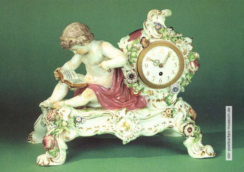 Porzellansammlung, Uhr mit Amor und Täubchenpaar von 1916 T. Helmig - 1984