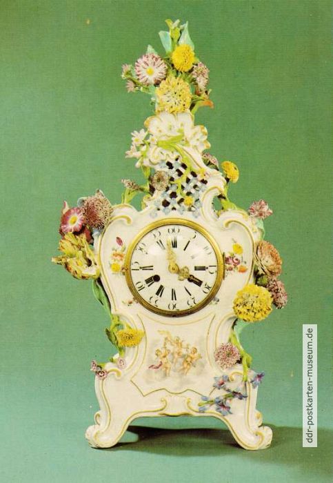 Porzellansammlung, Rokoko-Uhr mit Blumenbelägen um 1750 von J.J. Kaendler - 1979