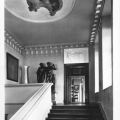 Goethehaus, Treppenaufgang mit antiker Skulptur- 1956