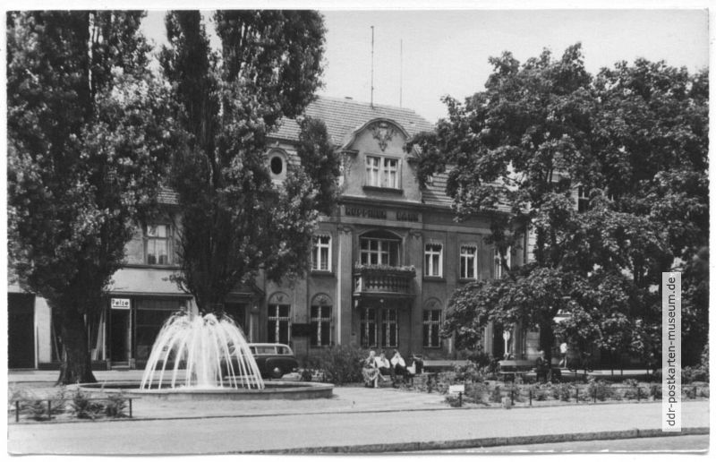 Ruppiner Bank mit Springbrunnen - 1968