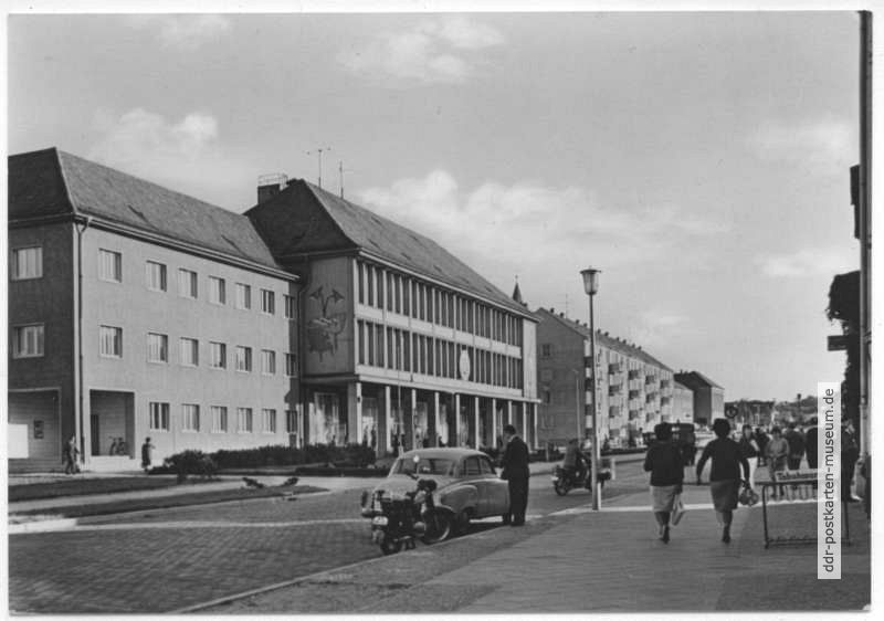 Neubauten und HO-Kaufhaus "Magnet" in der Ueckerstraße - 1965