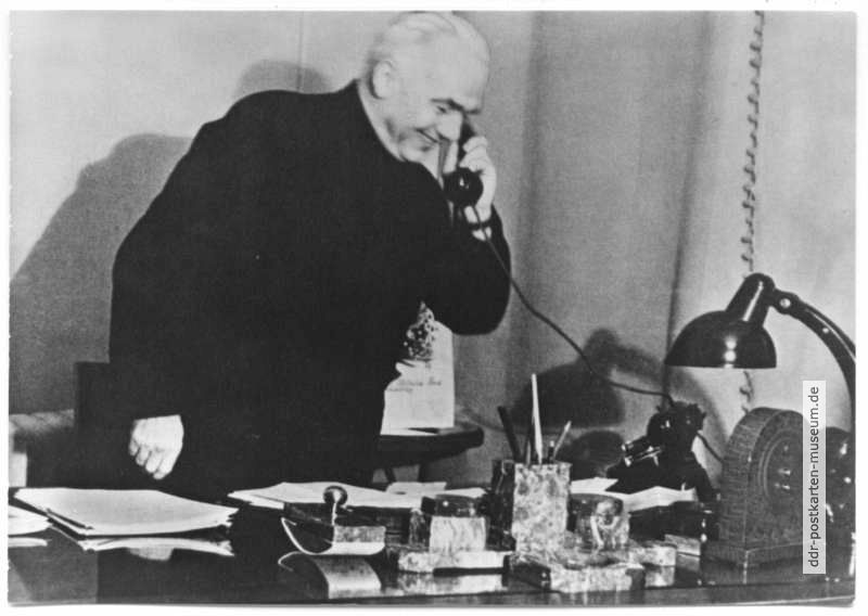 Wilhelm Pieck im Büro des Exekutivkomitees der Kommunistischen Internationale 1936 in Moskau - 1970