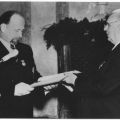 Präsident Wilhelm Pieck überreicht am 14.9.1953 Walter Ulbricht die Urkunde zum Karl-Marx-Orden - 1968