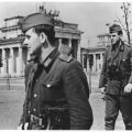 10 Jahre Antifaschistischer Schutzwall in Berlin, Grenzposten am Brandenburger Tor - 1971