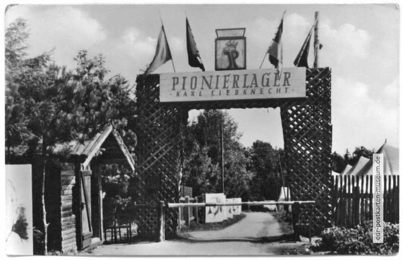 Eingang vom Pionierlager "Karl Liebknecht" bei Zwickau - 1957