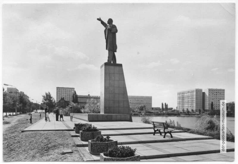 Merseburg, Lenin-Monument am Gotthardteich - 1975