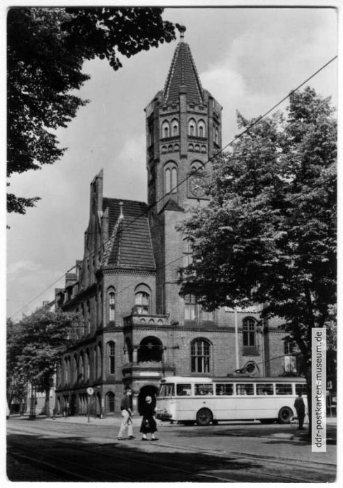 Rathaus, Rudolf-Breitscheid-Straße mit O-Bus Linie 19 - 1969