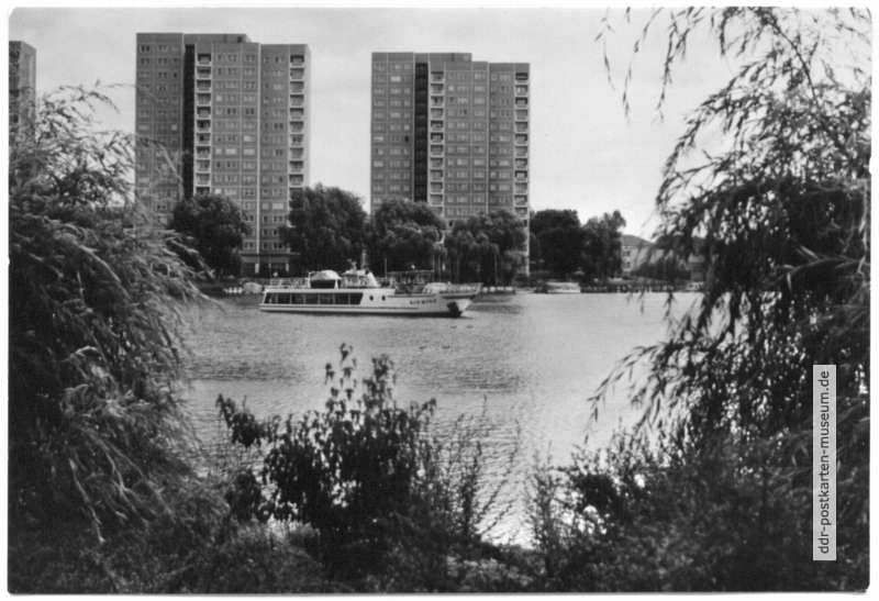 Hochhäuser an der Neustädter Havelbucht , M.S. "Kiewitt" - 1987