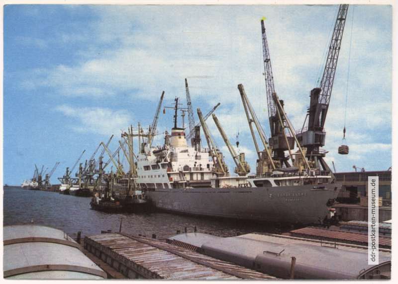Im Überseehafen, M.S. Edgar Andre der DSR - 1974