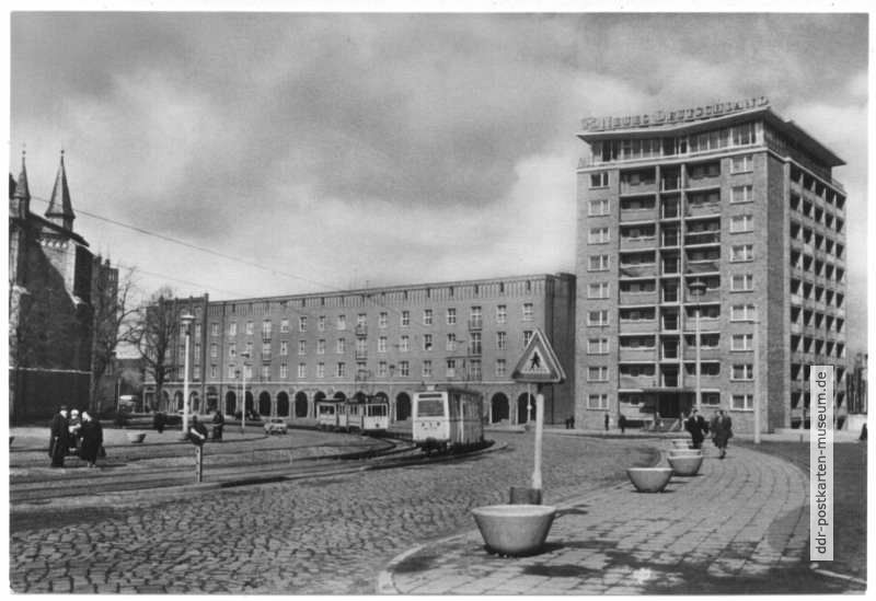 Hochhaus am Ernst-Thälmann-Platz - 1964