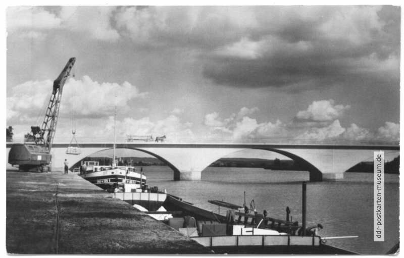 Hafen und Stadtbrücke über den Kanal - 1962