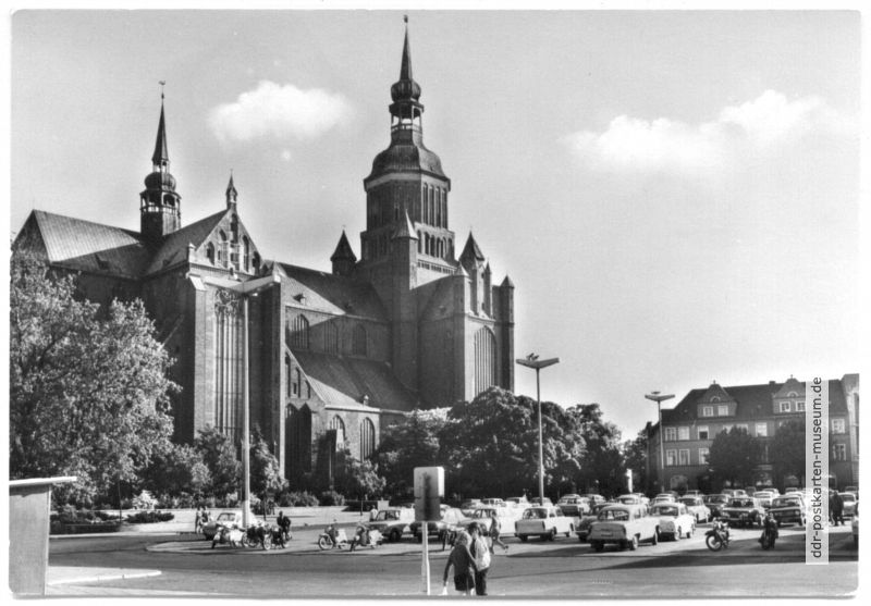 Kirche St. Marien (13. Jahrhundert) am Leninplatz - 1976