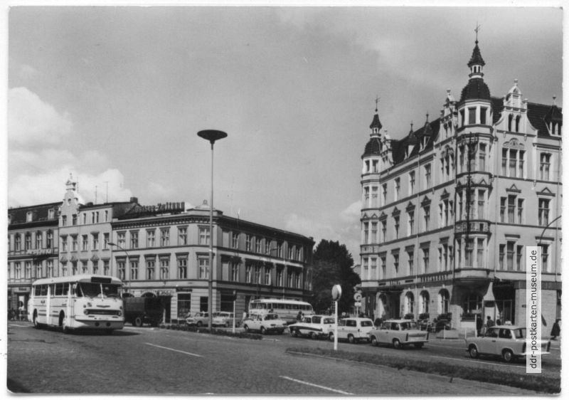 Bahnhofstraße mit HO-Hotel "Am Bahnhof" - 1970