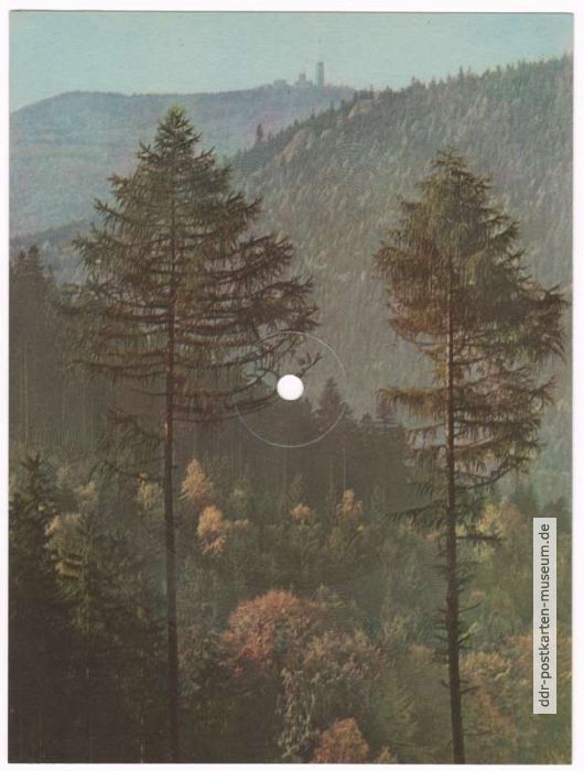Blick auf den Inselsberg im Thüringer Wald mit Musiktitel "Rennsteiglied" von Herbert Roth